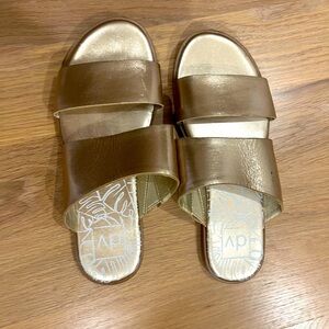 Dolce Vita Gold Slides